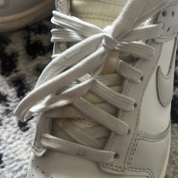 Woman’s Nike dunks - Picture 3 of 5